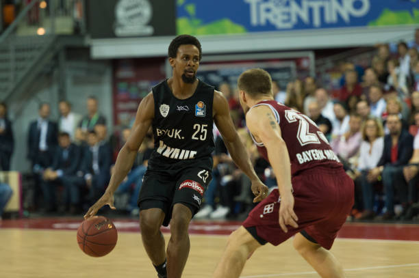 范戴克在首轮比赛中赢得了12次中的11次空中对抗